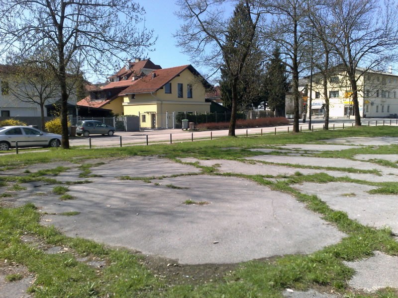 Igrišče s pogledom na sedež kluba