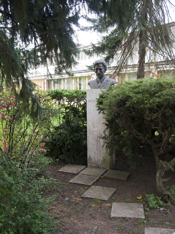 Spomenik Mirana Jarca