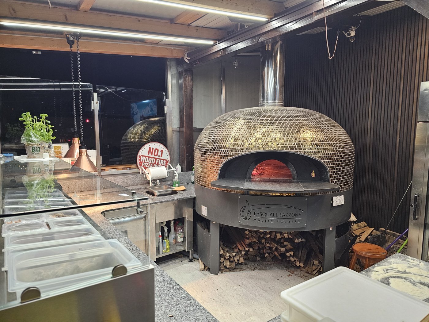 Krušna peč na drva, Pizzerija Vera